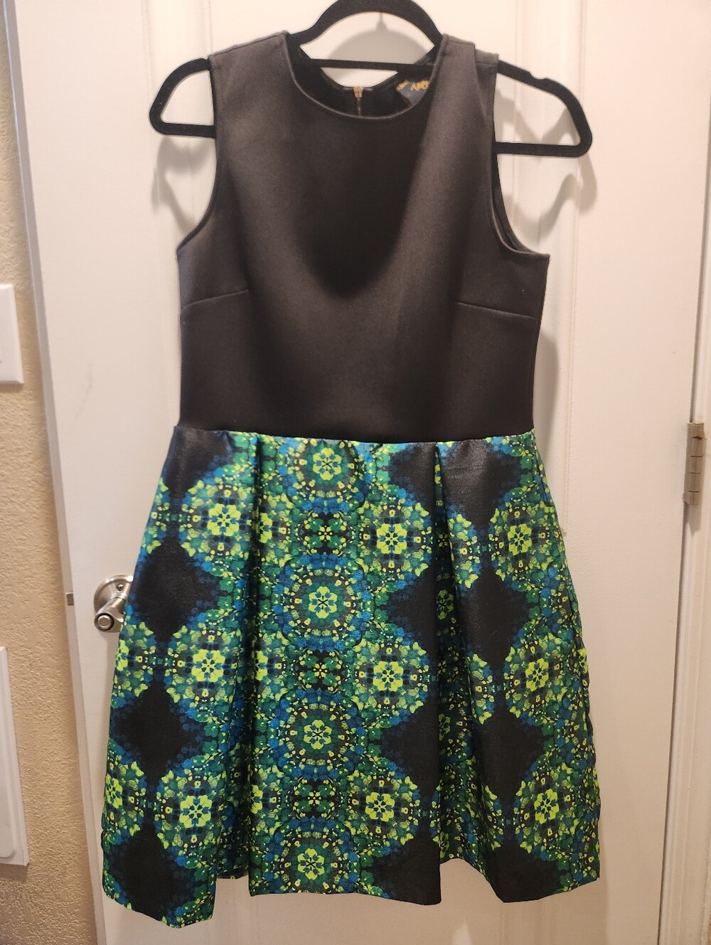 Just Taylor 70s Style Black And Green Cocktail Formal Dress With Pockets